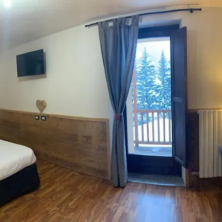 Hotel Coeur Du Village 2*