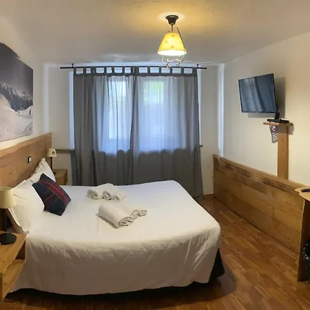 Hotel Hotel Coeur Du Village 2*