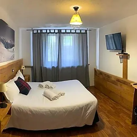 Hotel Coeur Du Village 2*
