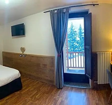 Hotel Coeur Du Village 2*