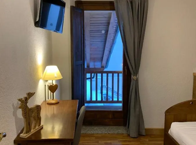 Hotel Coeur Du Village Hotel