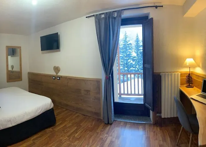 Hotel Coeur Du Village 2*