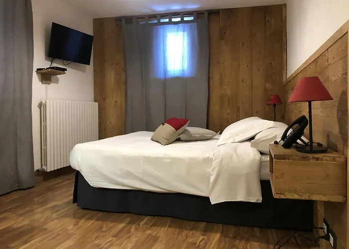 Hotel Coeur Du Village 2*