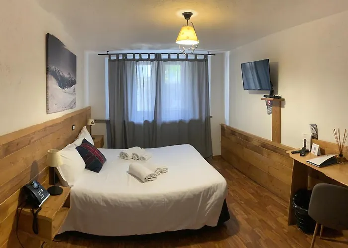 Hotel Hotel Coeur Du Village 2*