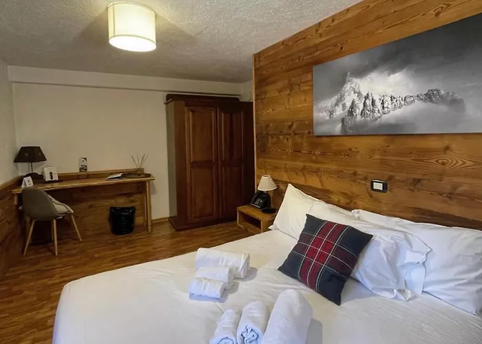 Hotel Coeur Du Village 2*